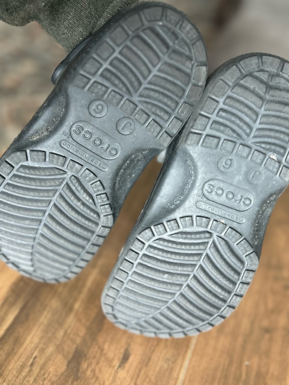 CROCS Black Women's/Unisex Clog Sole Detail - Picture 4 of 6